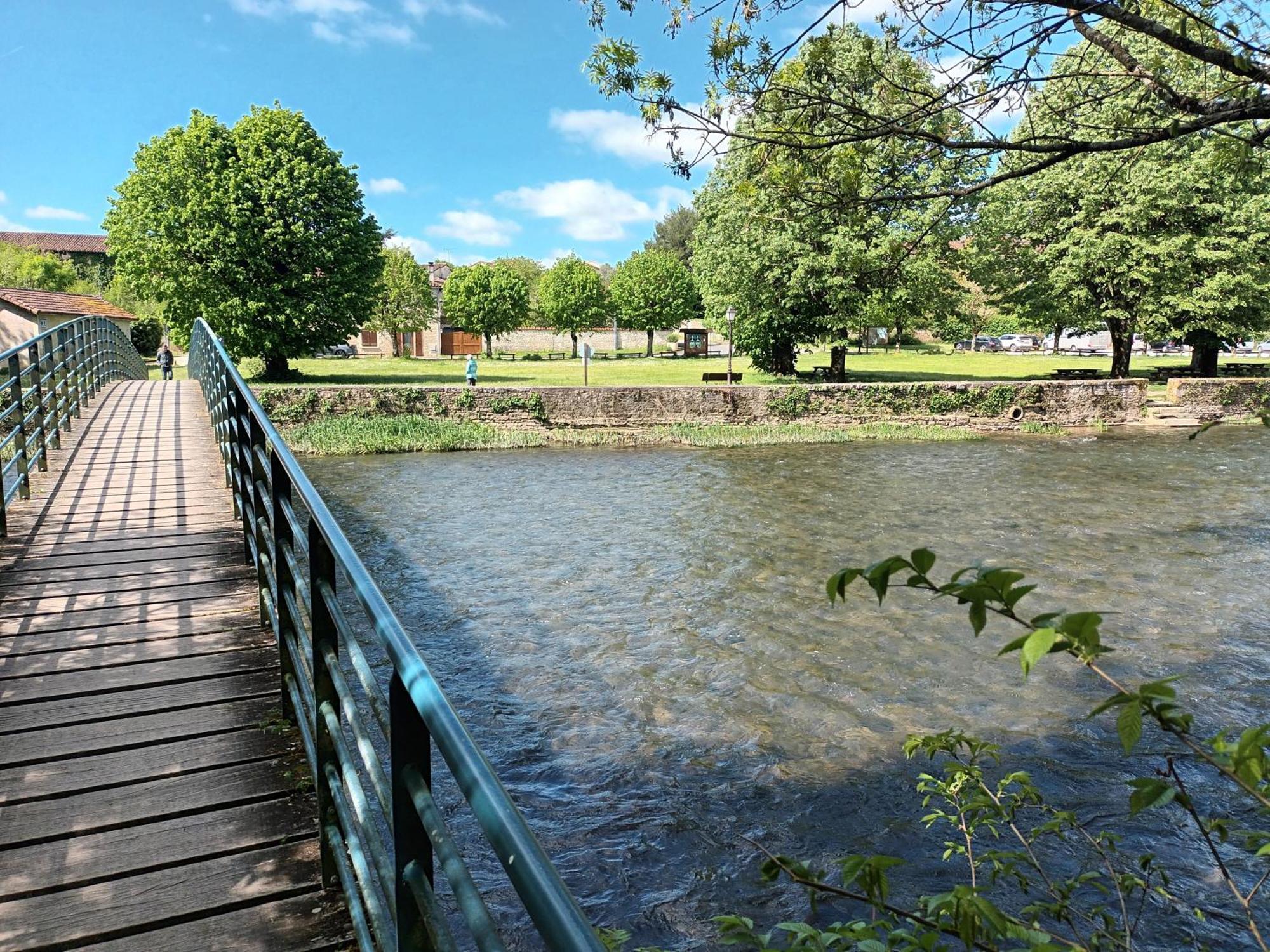 Apartmán Au Bord De La Riviere Verteuil-sur-Charente Exteriér fotografie